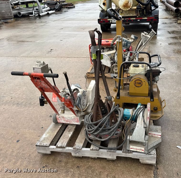 image for item EN0623 Assorted tools