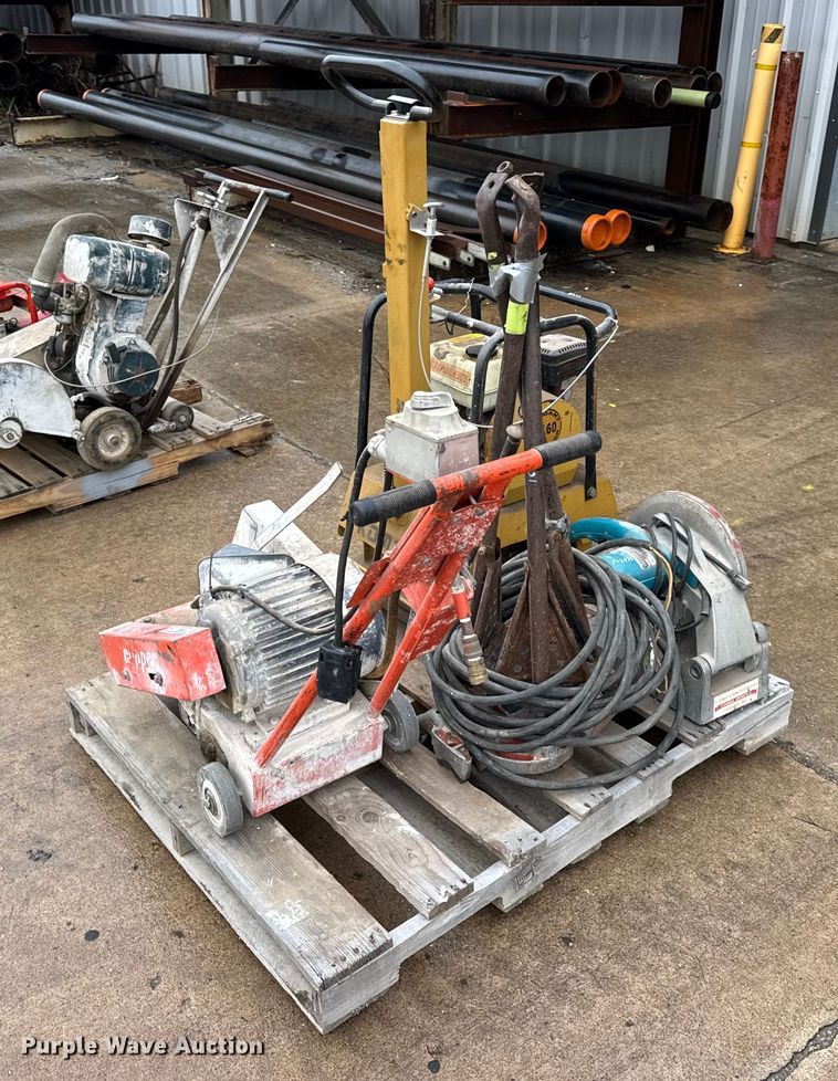 image for item EN0623 Assorted tools