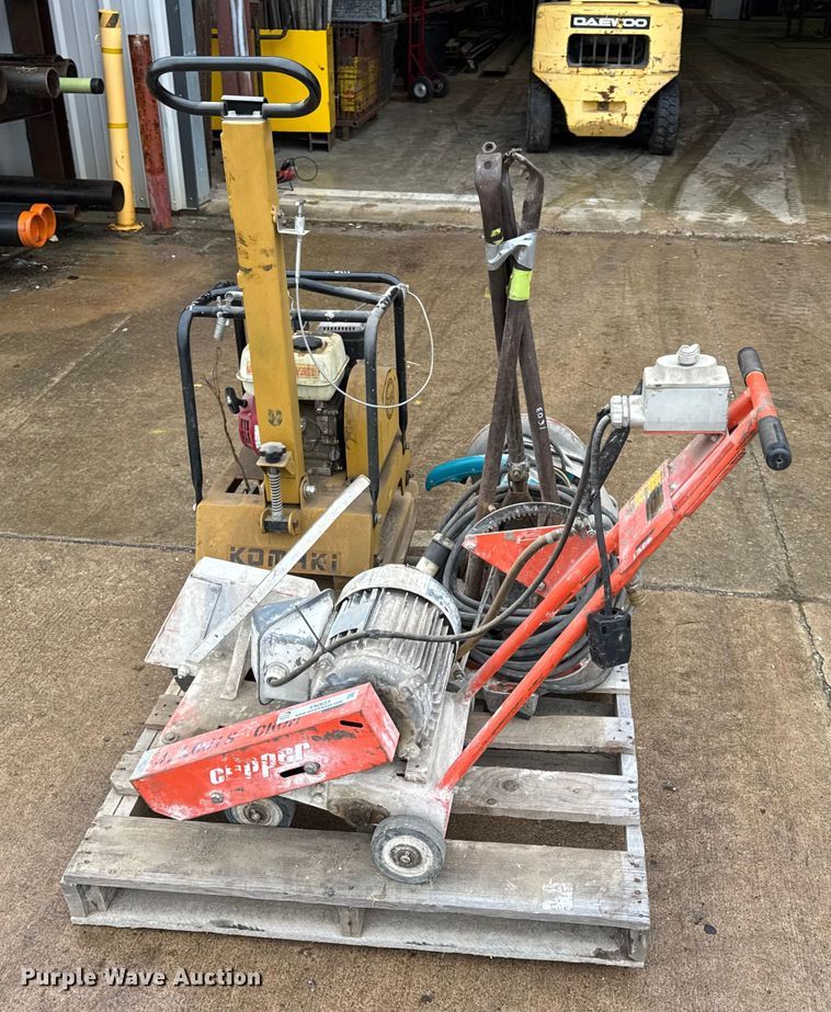 image for item EN0623 Assorted tools