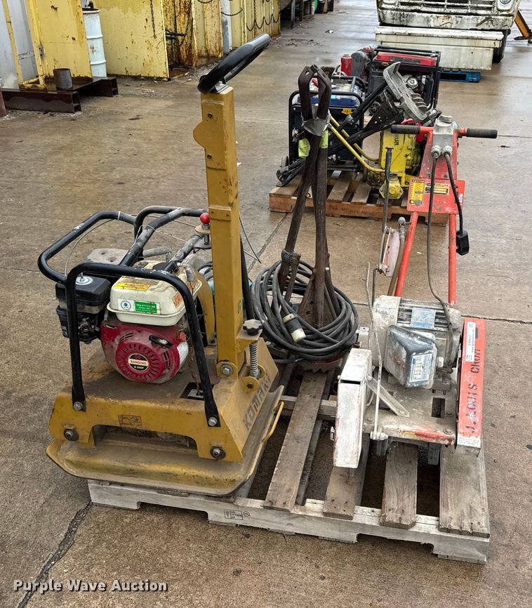 image for item EN0623 Assorted tools