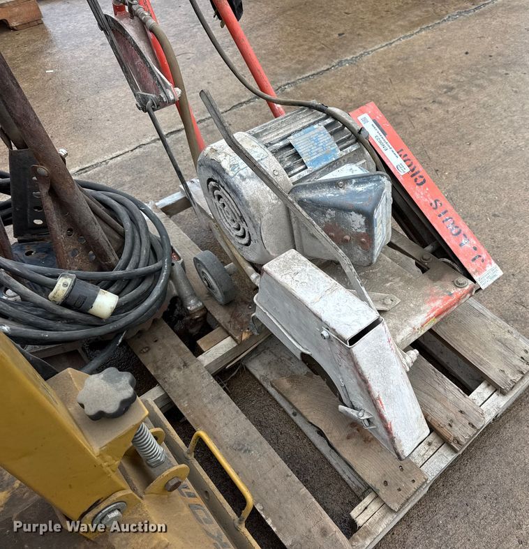 image for item EN0623 Assorted tools