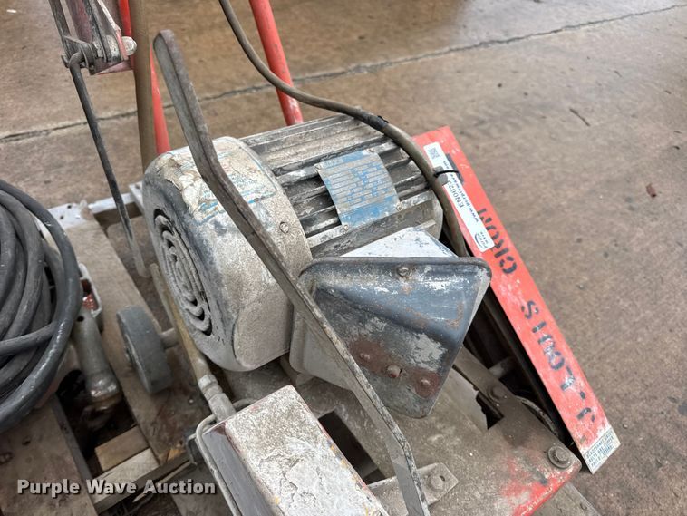 image for item EN0623 Assorted tools