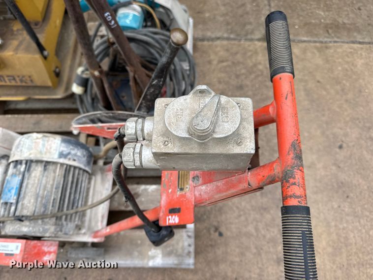 image for item EN0623 Assorted tools