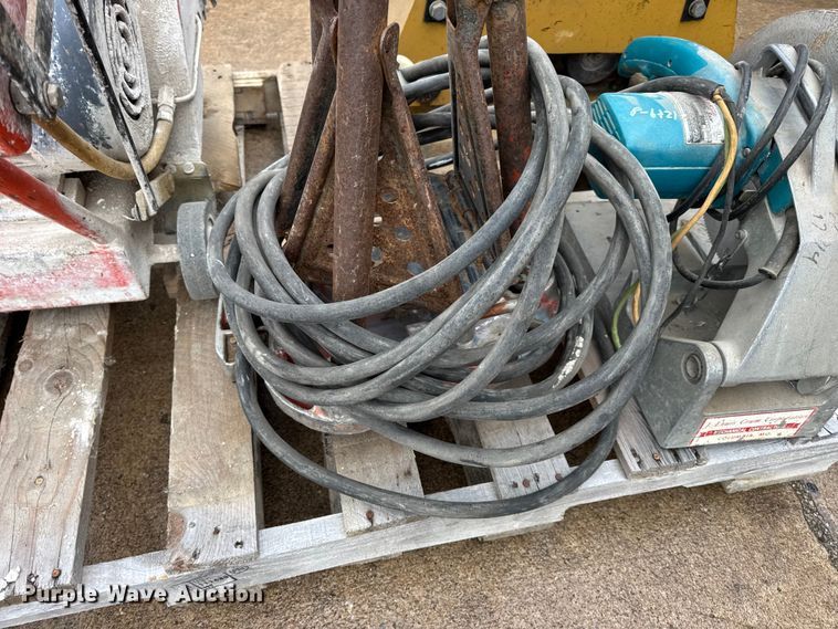 image for item EN0623 Assorted tools