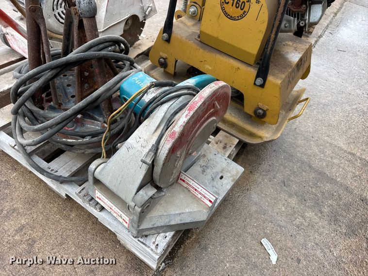 image for item EN0623 Assorted tools