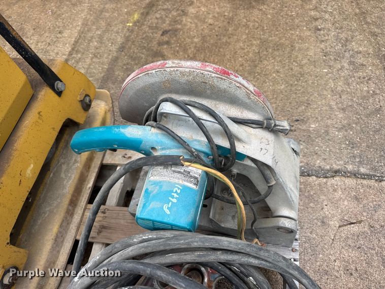 image for item EN0623 Assorted tools