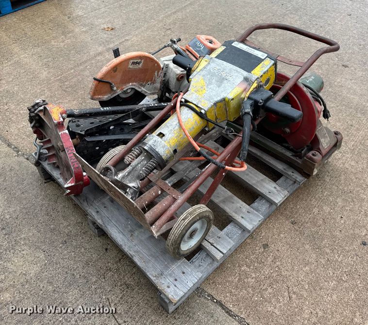 image for item EN0624 Assorted tools