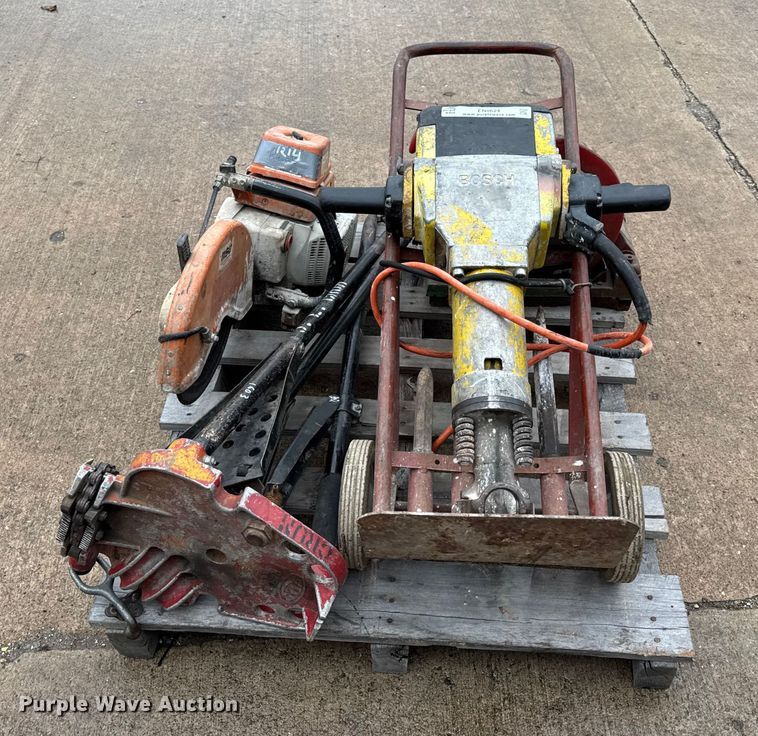 image for item EN0624 Assorted tools