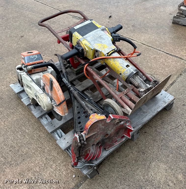 image for item EN0624 Assorted tools