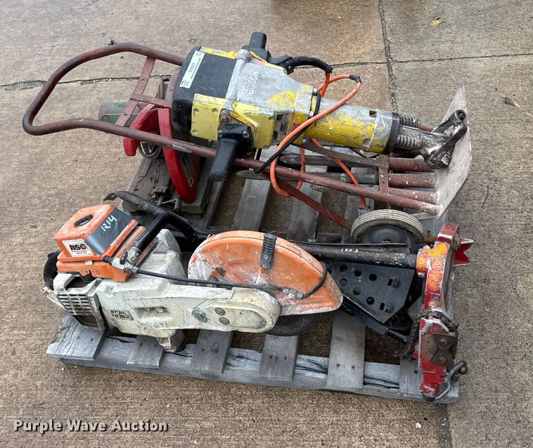 image for item EN0624 Assorted tools