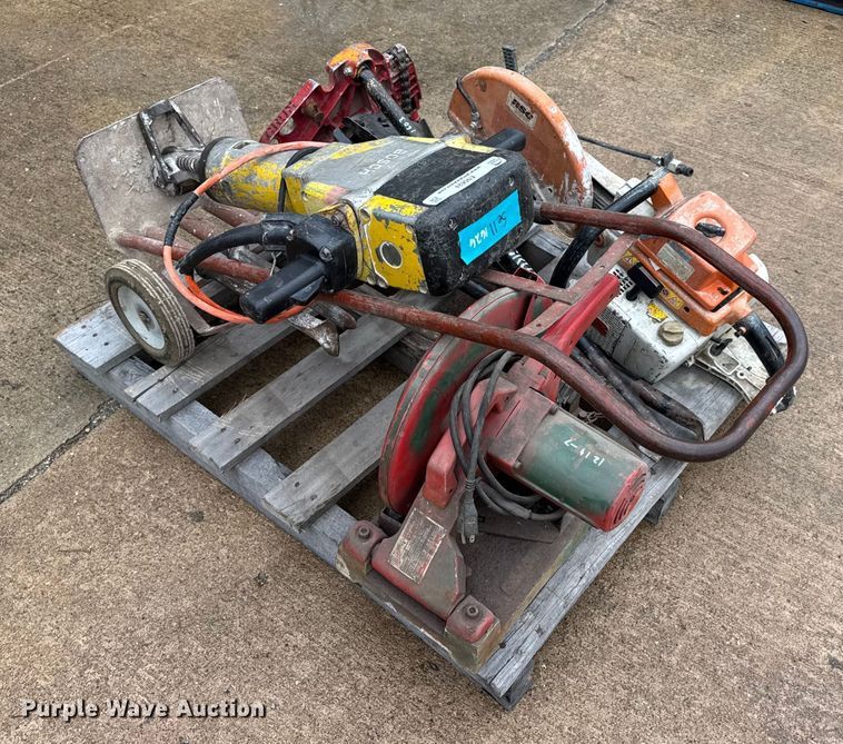 image for item EN0624 Assorted tools