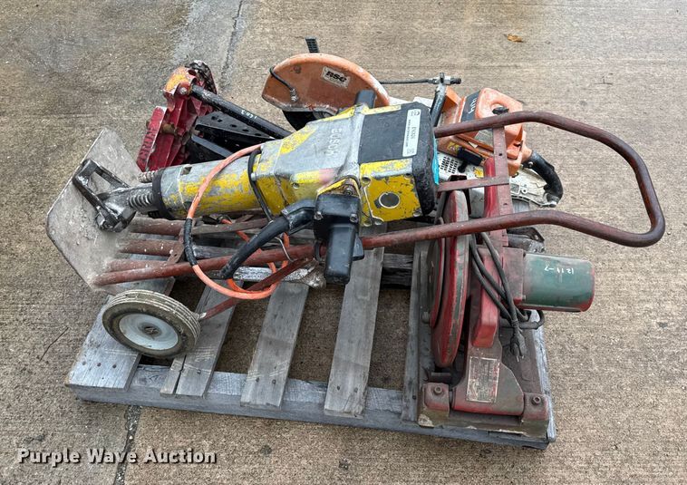 image for item EN0624 Assorted tools