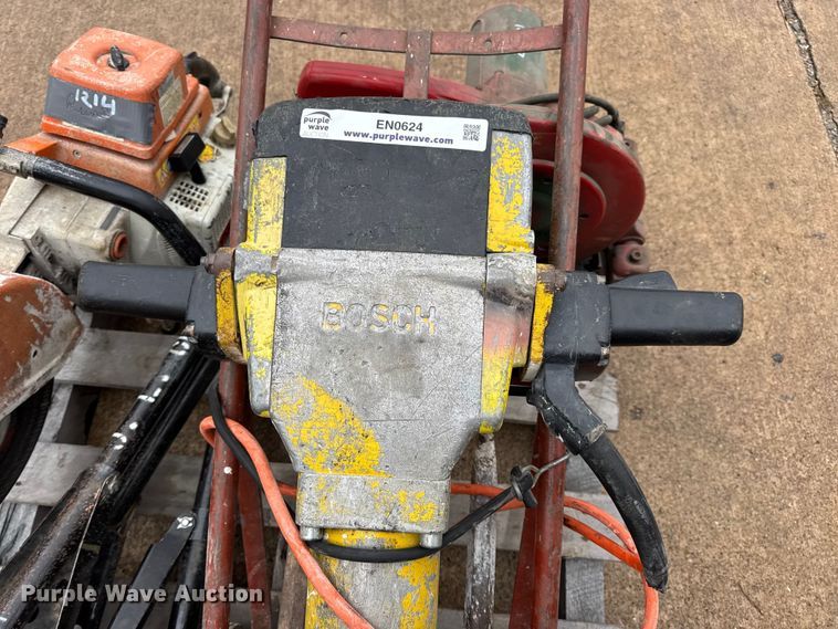 image for item EN0624 Assorted tools