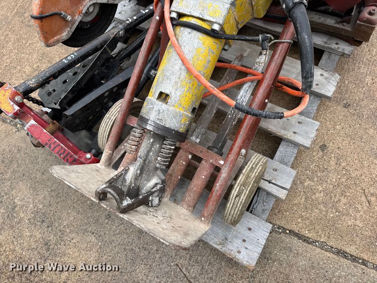 image for item EN0624 Assorted tools