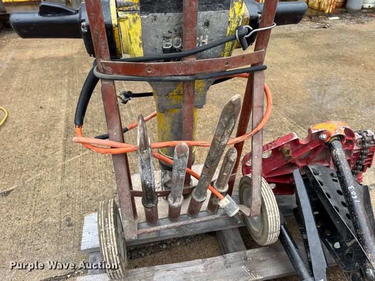 image for item EN0624 Assorted tools