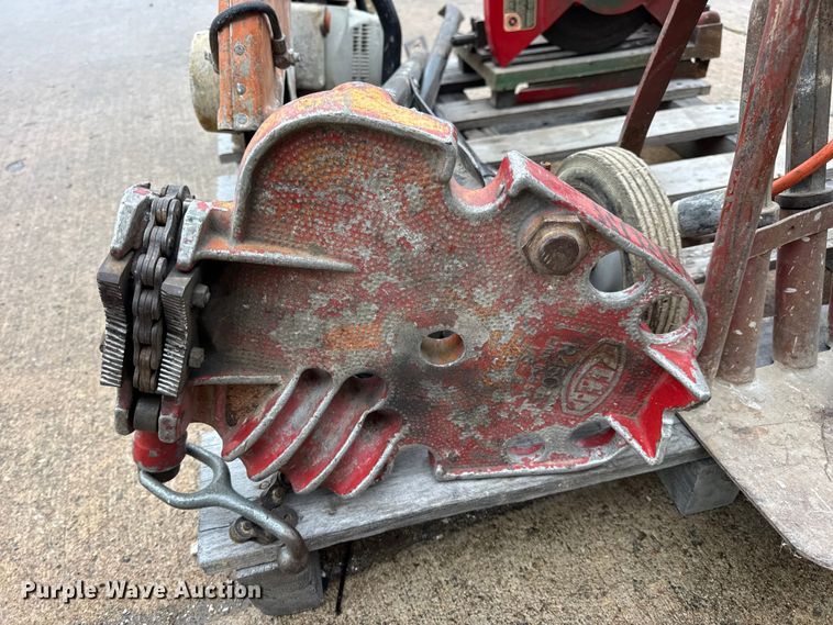 image for item EN0624 Assorted tools