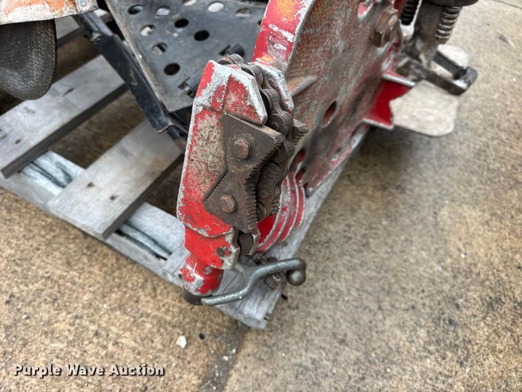 image for item EN0624 Assorted tools