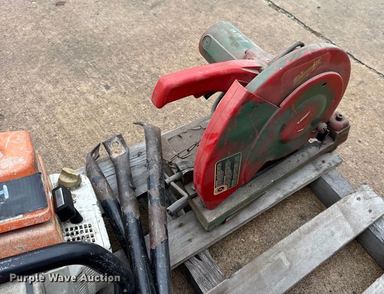 image for item EN0624 Assorted tools