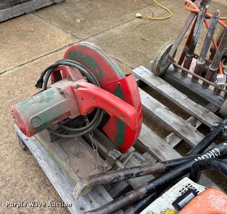 image for item EN0624 Assorted tools