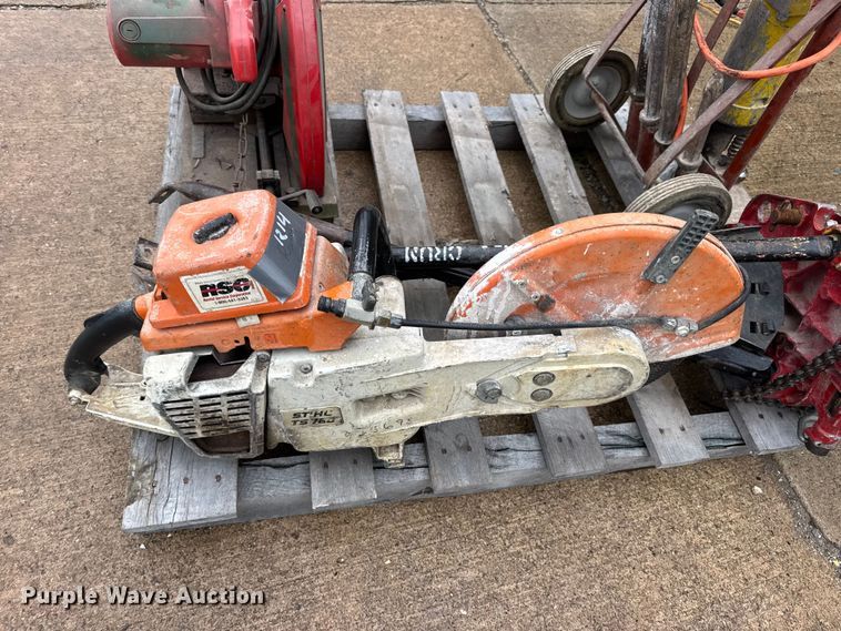 image for item EN0624 Assorted tools