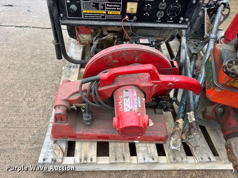 image for item EN0625 Assorted tools