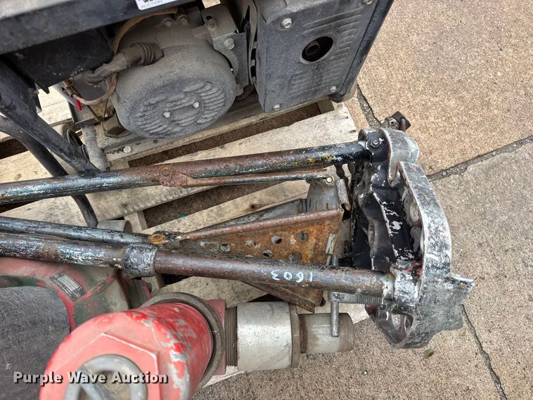 image for item EN0625 Assorted tools