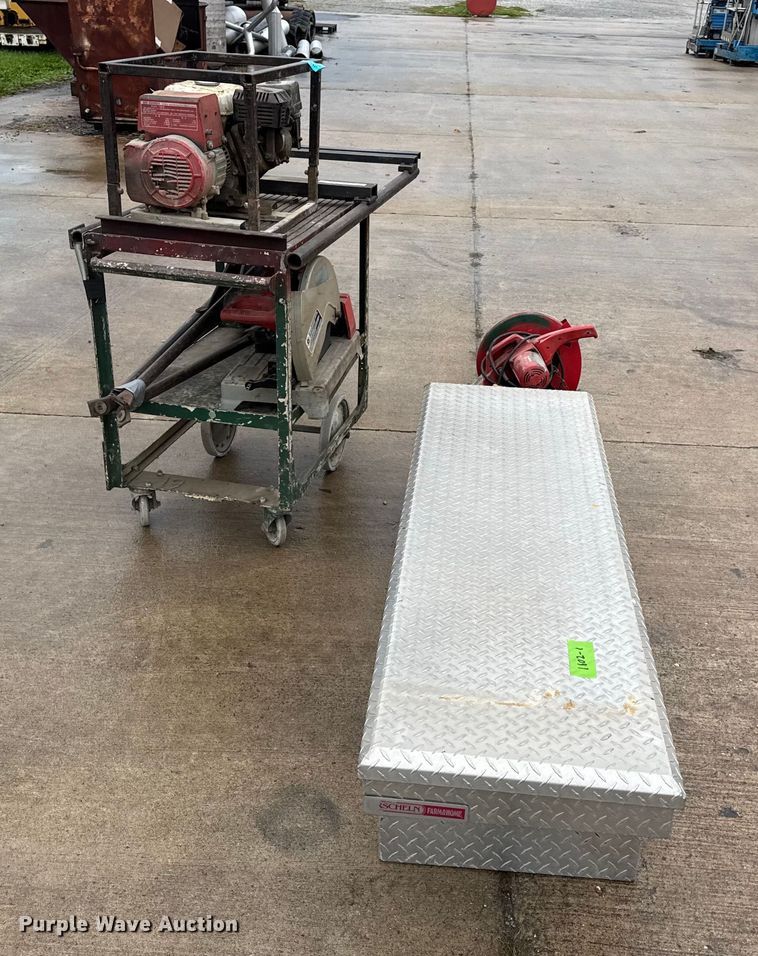 image for item EN0626 Assorted tools