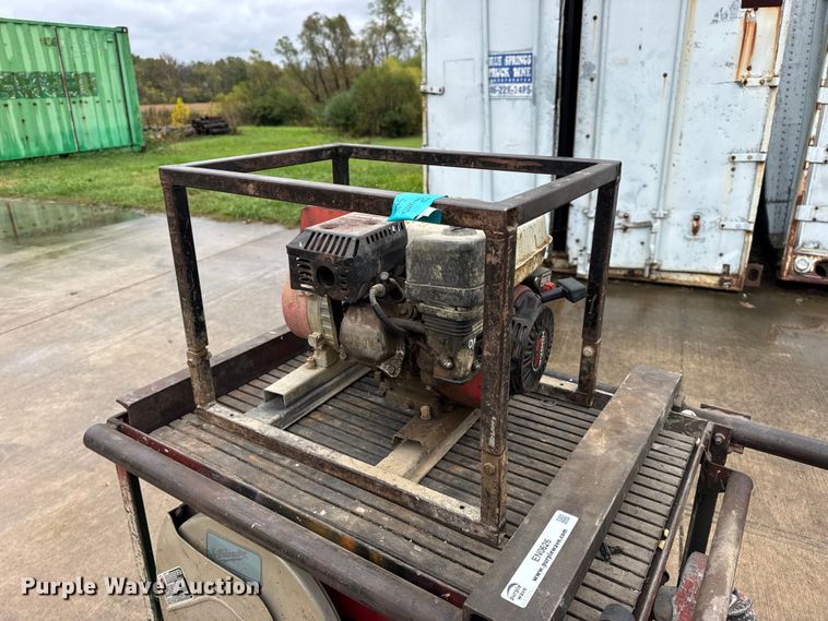 image for item EN0626 Assorted tools