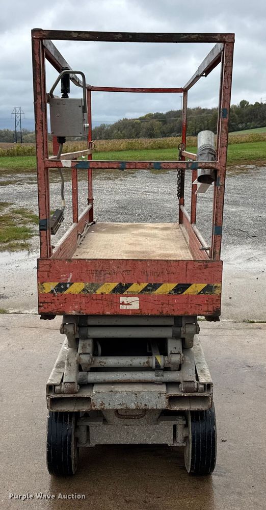 image for item EN0627 1994 SkyJack SJ-3220 scissor lift