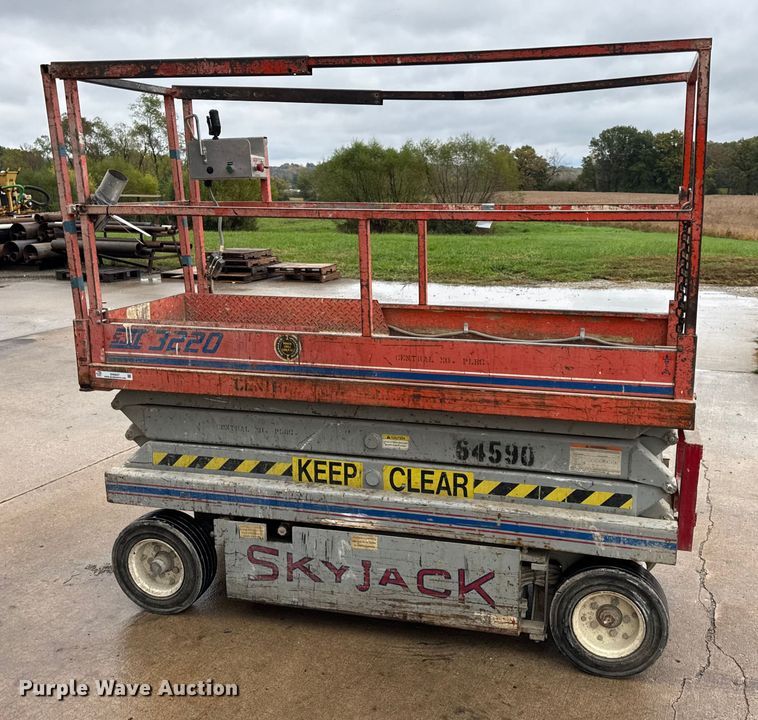 image for item EN0627 1994 SkyJack SJ-3220 scissor lift
