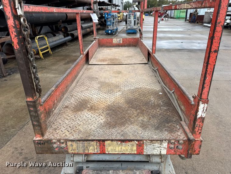 image for item EN0627 1994 SkyJack SJ-3220 scissor lift
