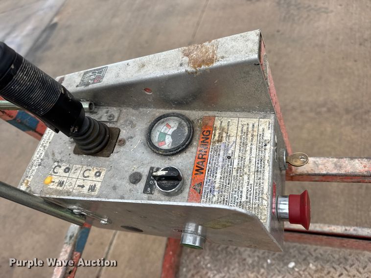 image for item EN0627 1994 SkyJack SJ-3220 scissor lift