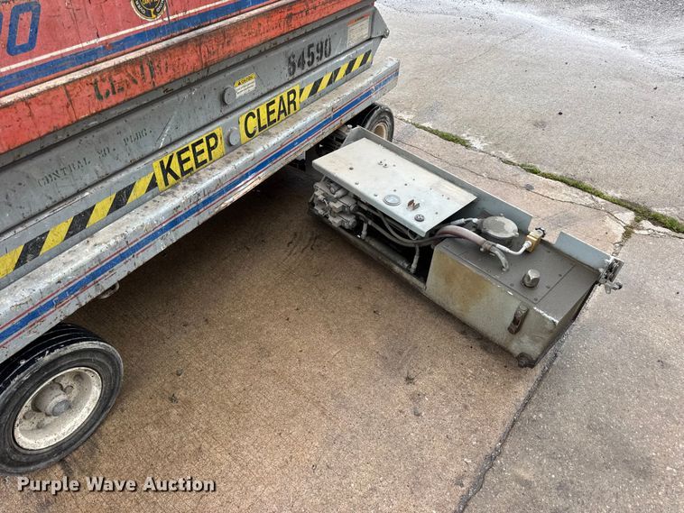 image for item EN0627 1994 SkyJack SJ-3220 scissor lift