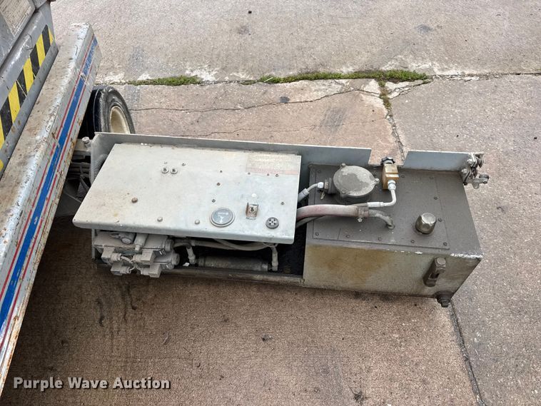 image for item EN0627 1994 SkyJack SJ-3220 scissor lift