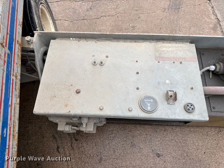 image for item EN0627 1994 SkyJack SJ-3220 scissor lift