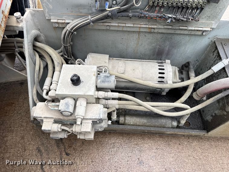 image for item EN0627 1994 SkyJack SJ-3220 scissor lift