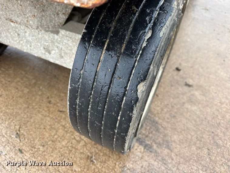 image for item EN0627 1994 SkyJack SJ-3220 scissor lift