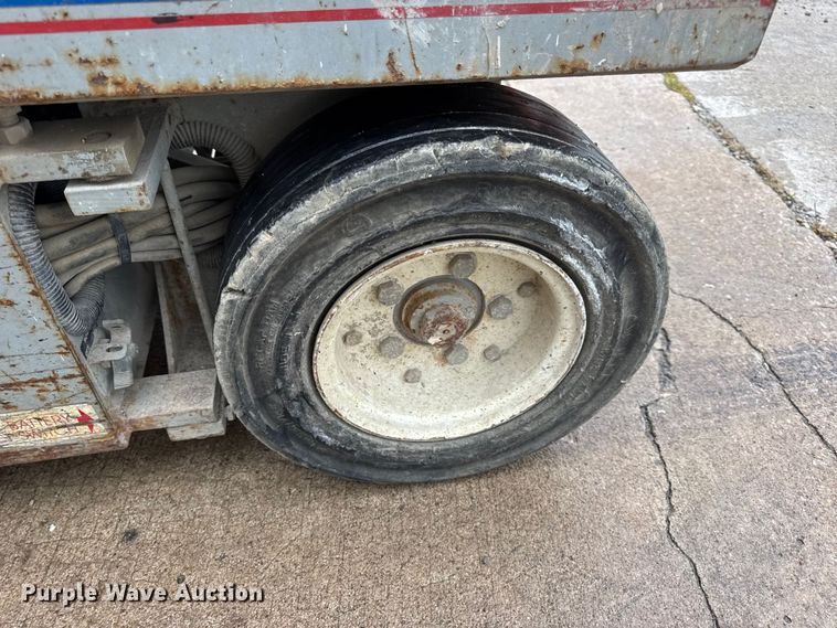 image for item EN0627 1994 SkyJack SJ-3220 scissor lift