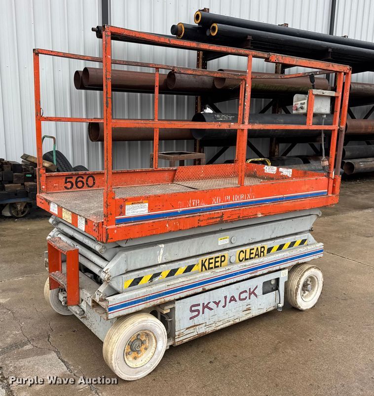 image for item EN0628 1992 SkyJack SJ-4620 scissor lift