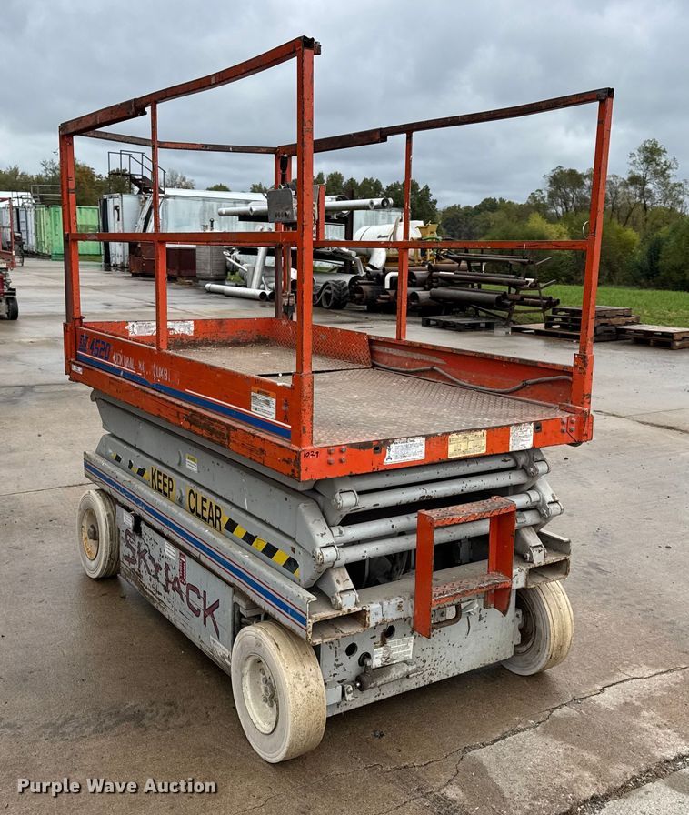image for item EN0628 1992 SkyJack SJ-4620 scissor lift