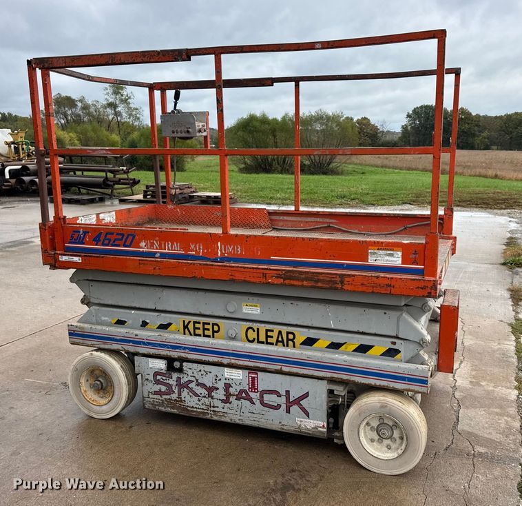 image for item EN0628 1992 SkyJack SJ-4620 scissor lift