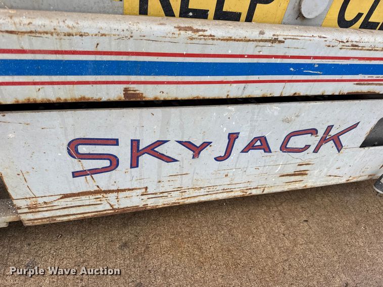 image for item EN0628 1992 SkyJack SJ-4620 scissor lift