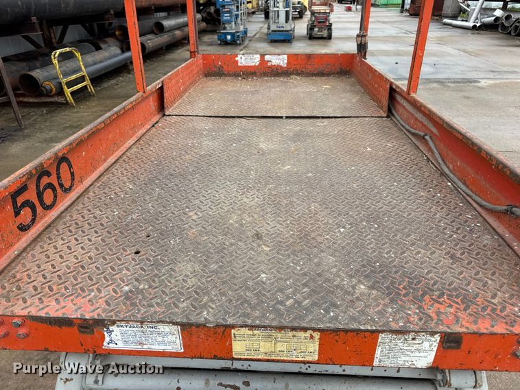 image for item EN0628 1992 SkyJack SJ-4620 scissor lift