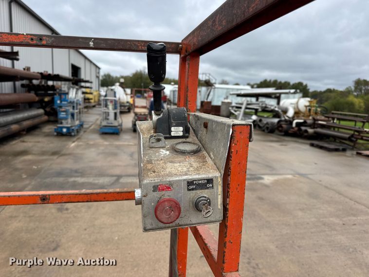 image for item EN0628 1992 SkyJack SJ-4620 scissor lift