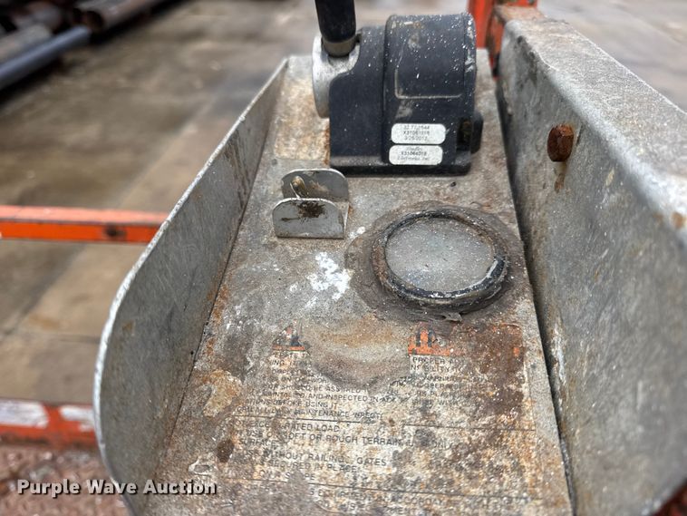 image for item EN0628 1992 SkyJack SJ-4620 scissor lift