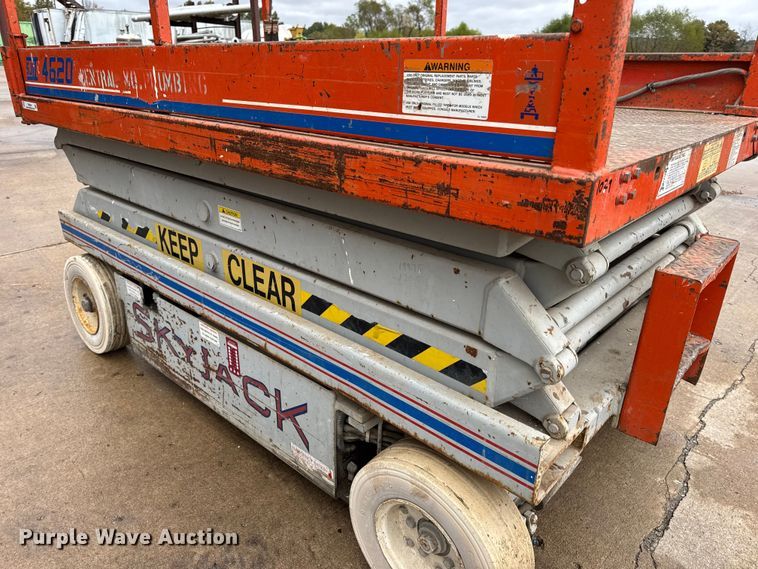 image for item EN0628 1992 SkyJack SJ-4620 scissor lift