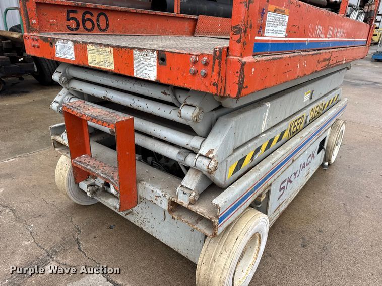 image for item EN0628 1992 SkyJack SJ-4620 scissor lift