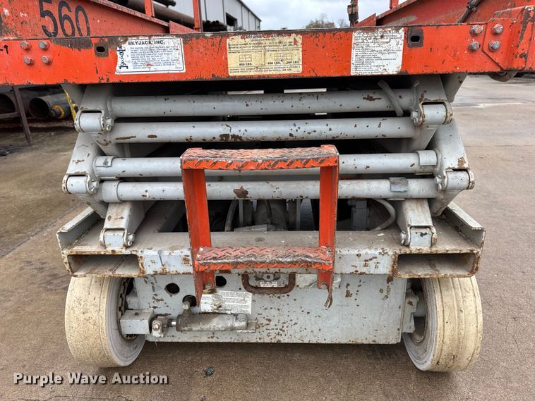 image for item EN0628 1992 SkyJack SJ-4620 scissor lift