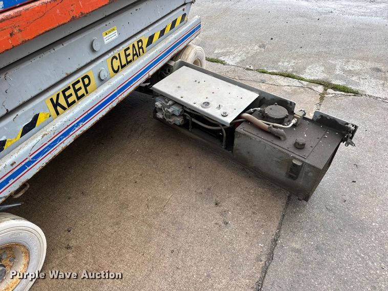 image for item EN0628 1992 SkyJack SJ-4620 scissor lift