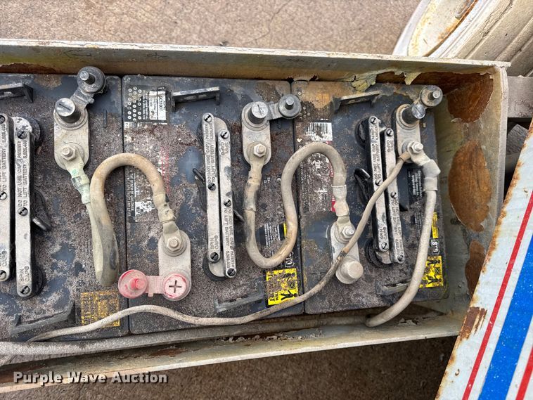 image for item EN0628 1992 SkyJack SJ-4620 scissor lift